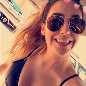 Meet your Posher, Julia